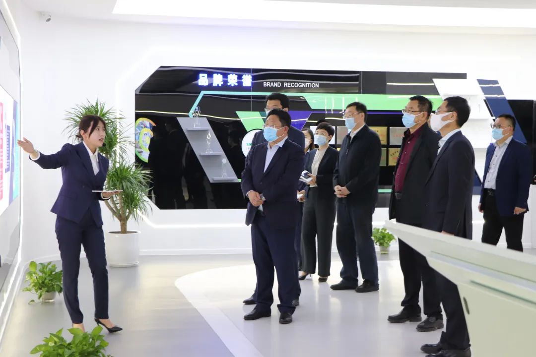 青島市民營經(jīng)濟發(fā)展局郭振棟局長一行蒞臨文達通股份督導調(diào)研