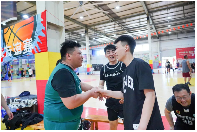 文達(dá)通股份“WIN籃球俱樂部”與青島西海岸新區(qū)中心醫(yī)院籃球隊(duì)友誼賽圓滿舉辦